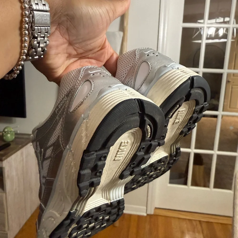 Nike Women’s Silver/White Mesh Running Sneakers - Picture 2 of 8